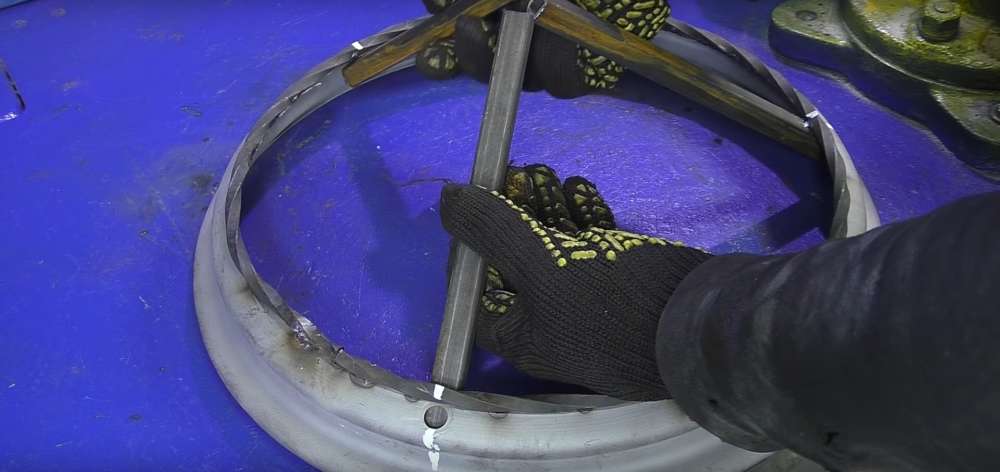 процесс изготовления мангала из автомобильного диска шаг 20