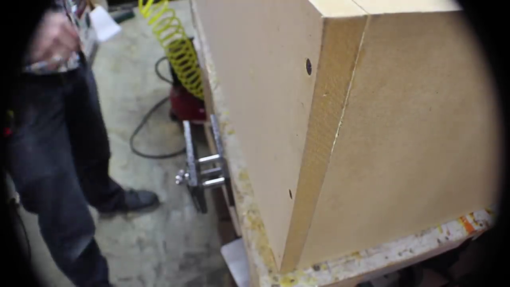 процесс изготовления потайного дверь-шкафа из фанеры шаг 10