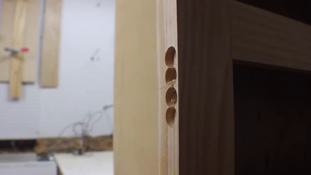 процесс изготовления потайного дверь-шкафа из фанеры шаг 21