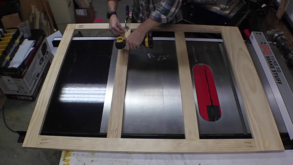 процесс изготовления потайного дверь-шкафа из фанеры шаг 6