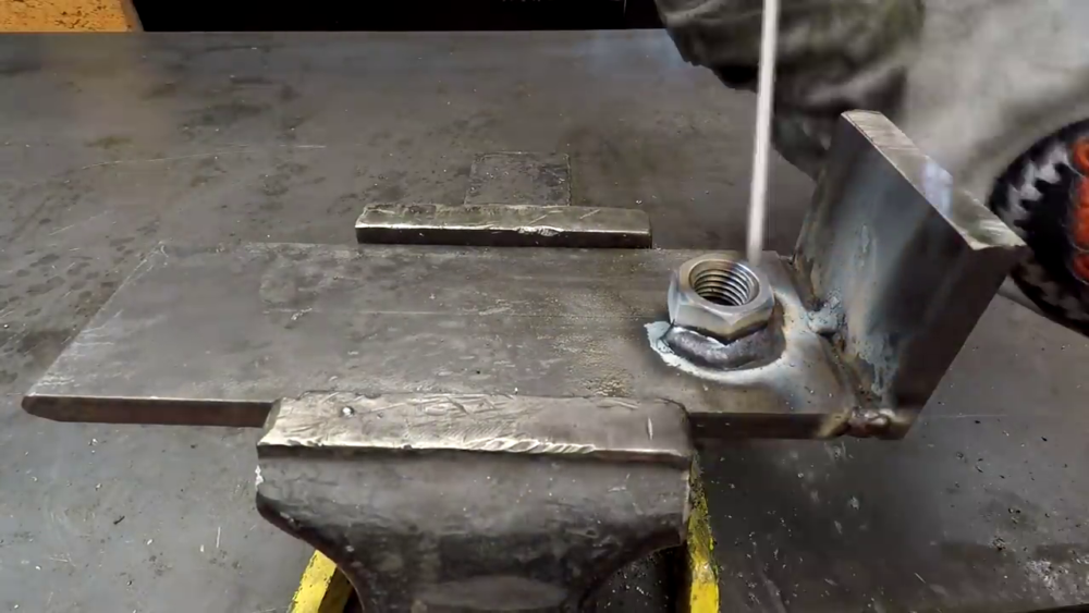 процесс изготовления самодельного станка для гибки металла шаг 12