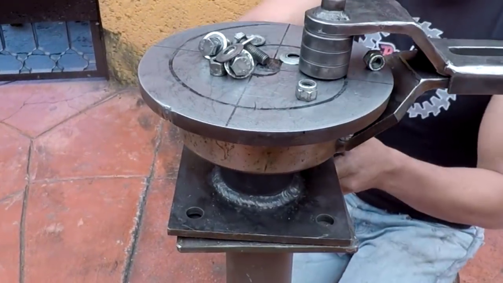 процесс изготовления самодельного станка для гибки металла шаг 40