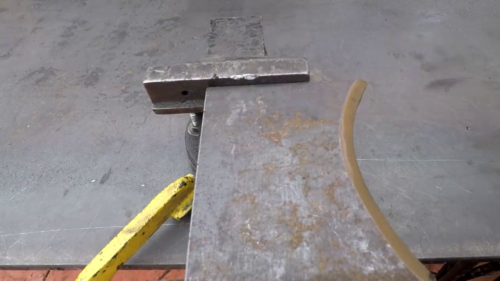 процесс изготовления самодельного станка для гибки металла шаг 5