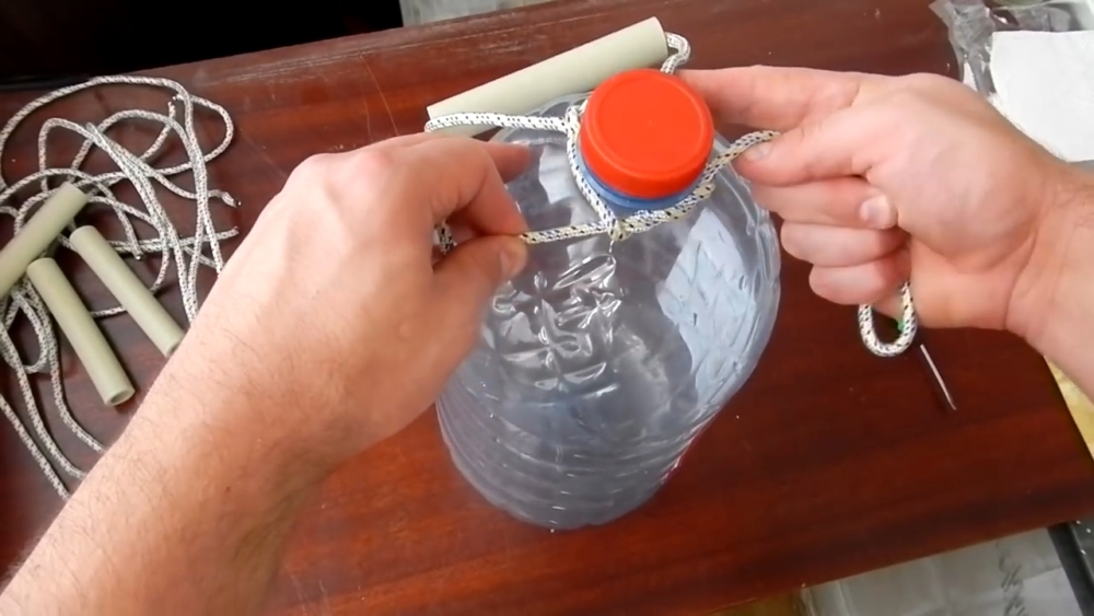 удобная ручка для переноски бутылей